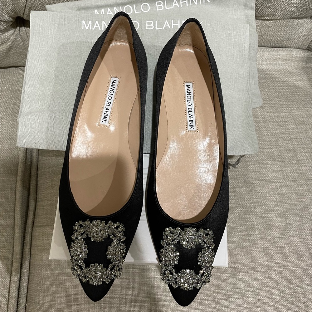 manolo blahnik HANGISIFLAT Black Satin Jewel Buckle flats size 37.5